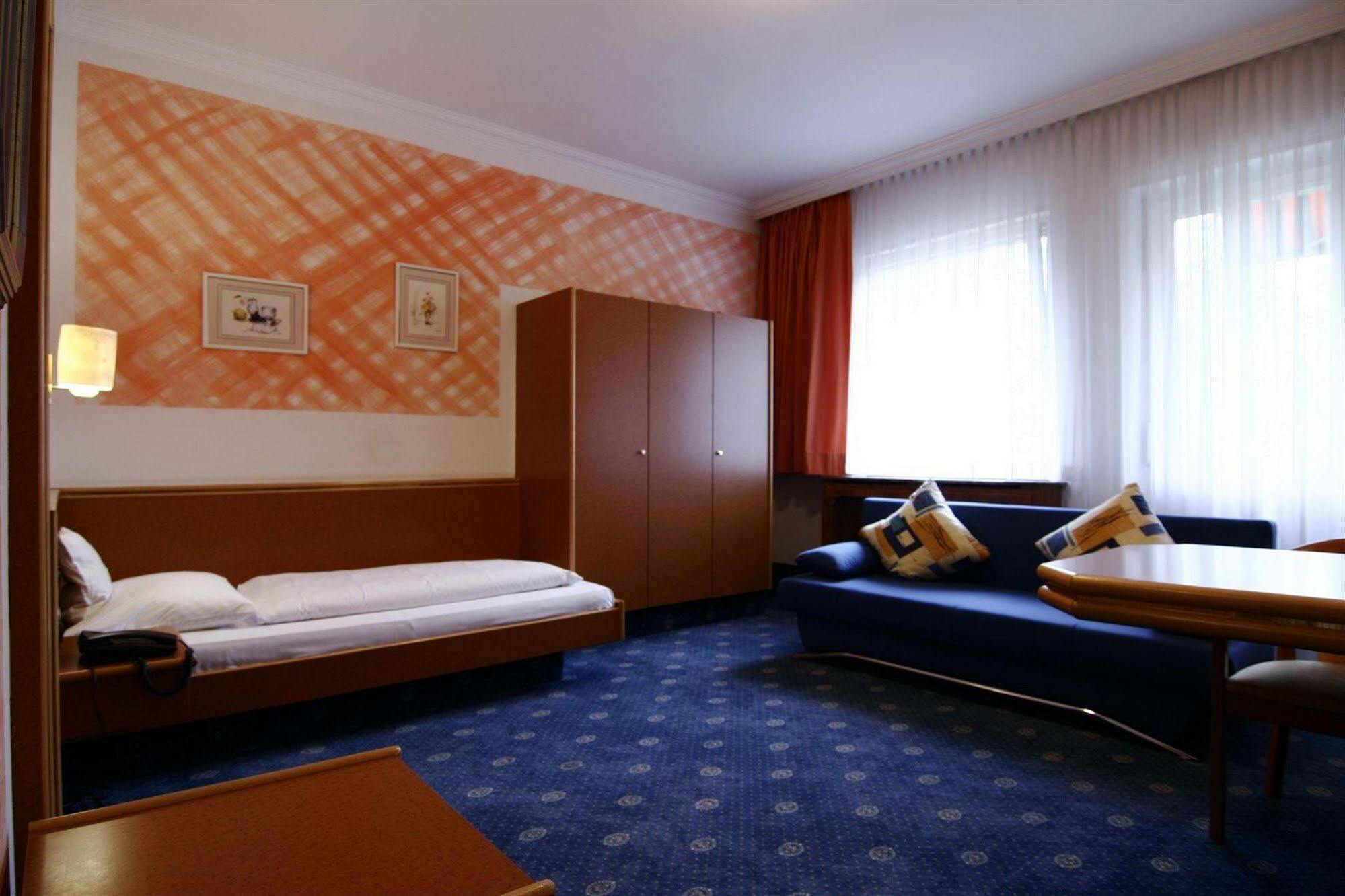 Kubler Stars Hotel Karlsruhe Exterior photo