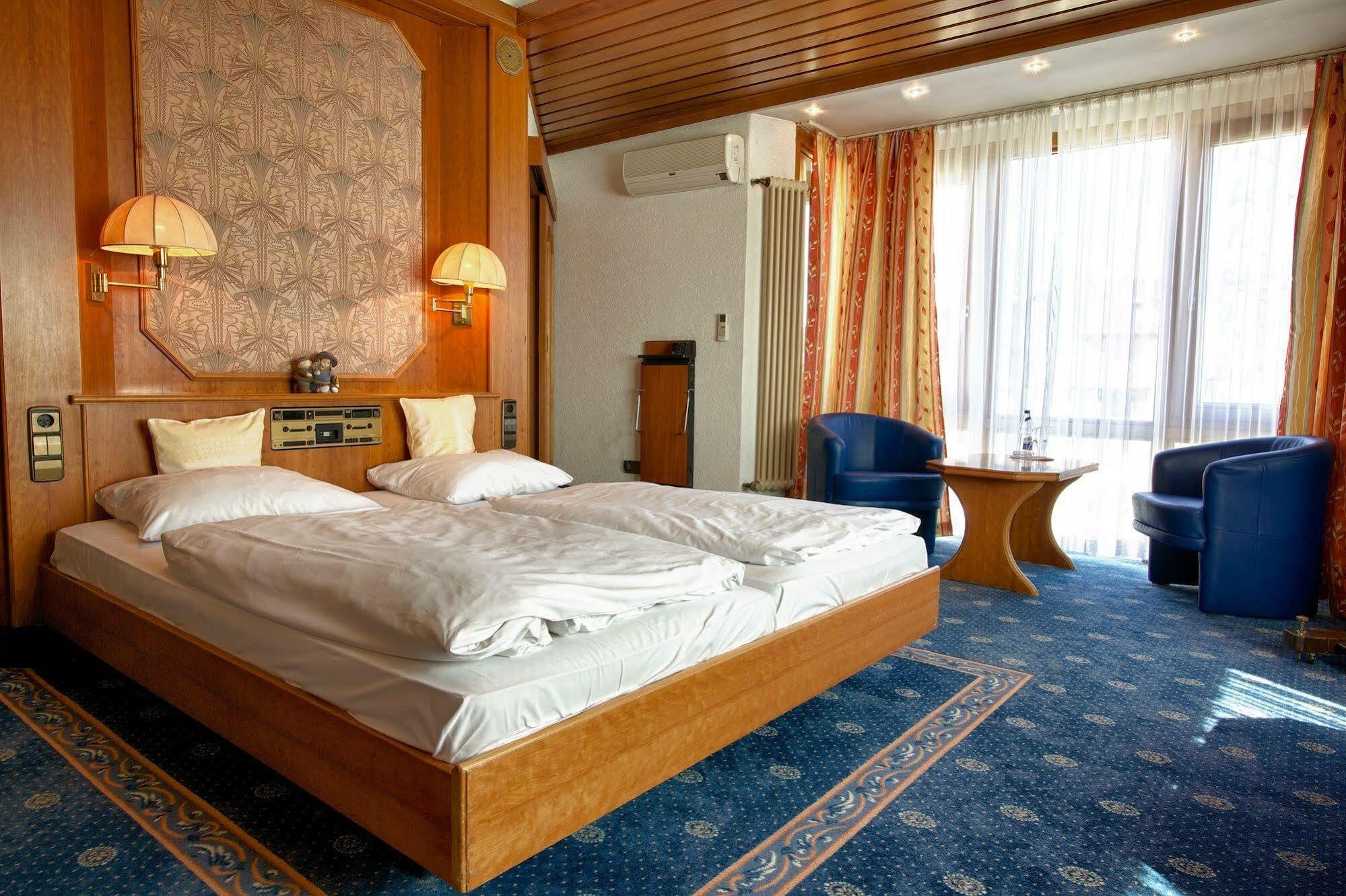 Kubler Stars Hotel Karlsruhe Exterior photo